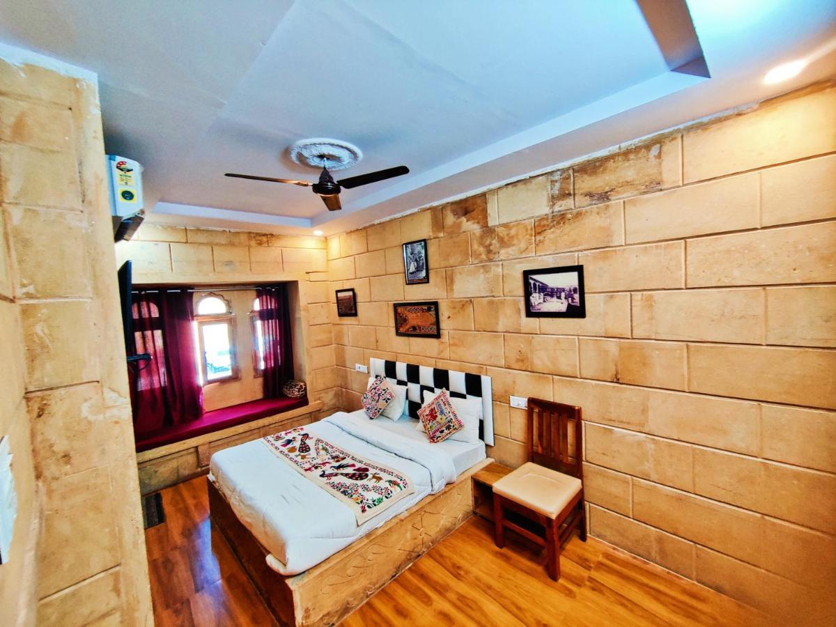 Hotel Jaswant Palace ไจซัลเมอร์ ภายนอก รูปภาพ