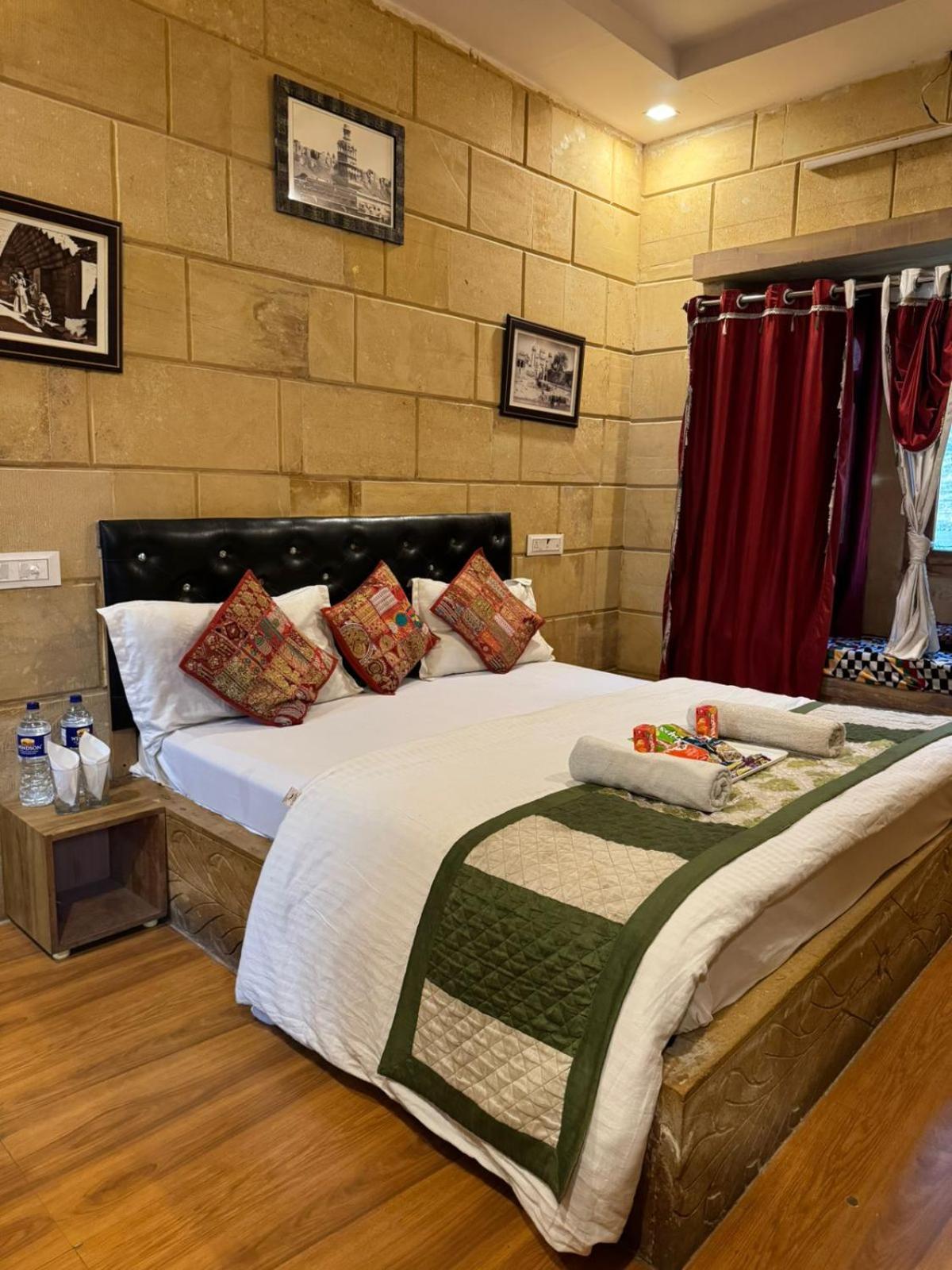 Hotel Jaswant Palace ไจซัลเมอร์ ภายนอก รูปภาพ