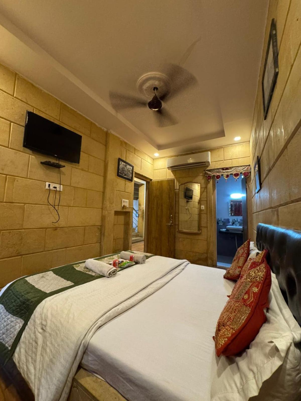 Hotel Jaswant Palace ไจซัลเมอร์ ภายนอก รูปภาพ
