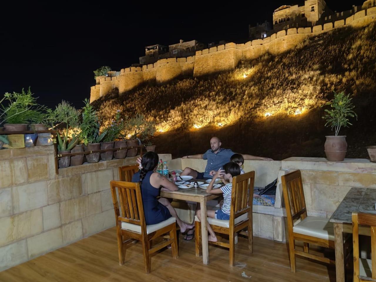 Hotel Jaswant Palace ไจซัลเมอร์ ภายนอก รูปภาพ